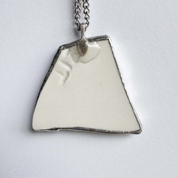 Handmade repurposed ceramic shard necklace with Asian theme - Picture 11 of 16